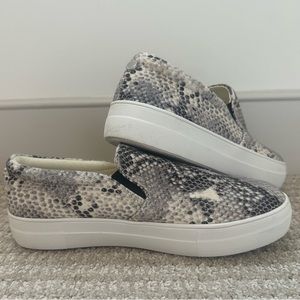 Steve Madden Slip On!